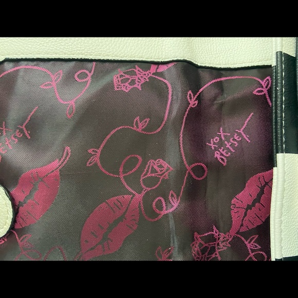 Betsey Johnson Backpack with adjustable straps - Picture 5 of 7